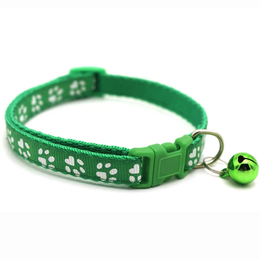COLLIER MOTIF EMPREINTES DE CHAT AVEC CLOCHETTE